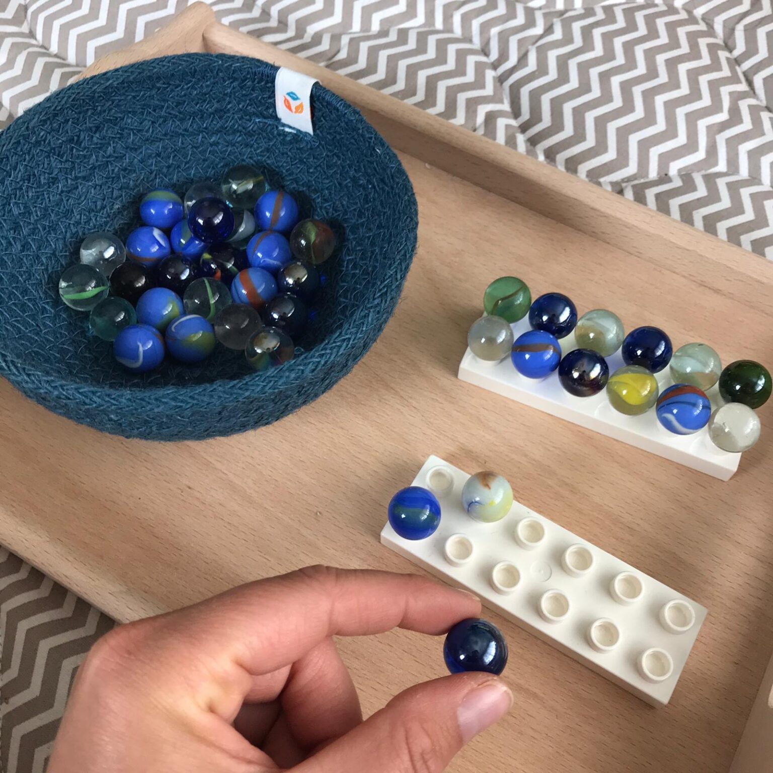 6 Spiel-Ideen mit Murmeln - DIY Inspiration Montessori